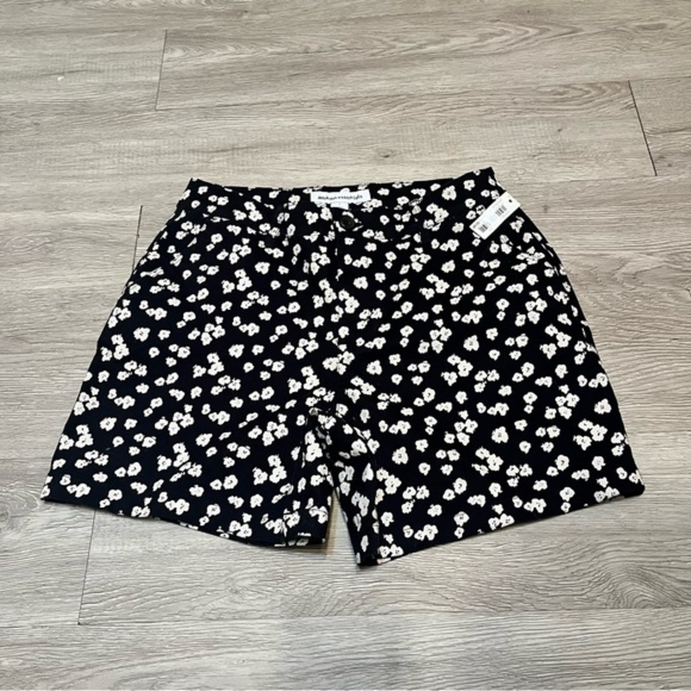 Women’s Amazon Essentials Straight Fit 5 Inch Inseam Chino Short‎ Size 8 NWT